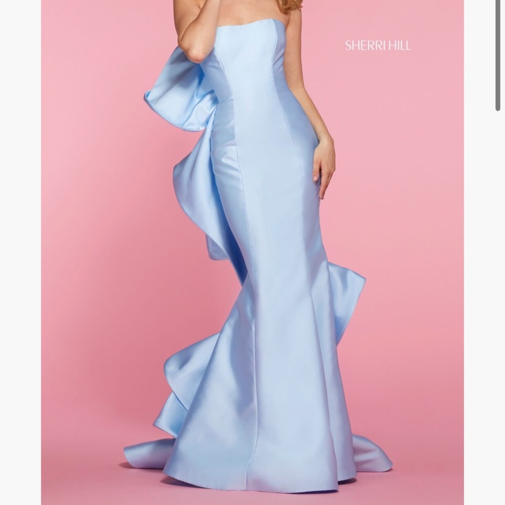 Sz 4 Sherri Hill with Bow